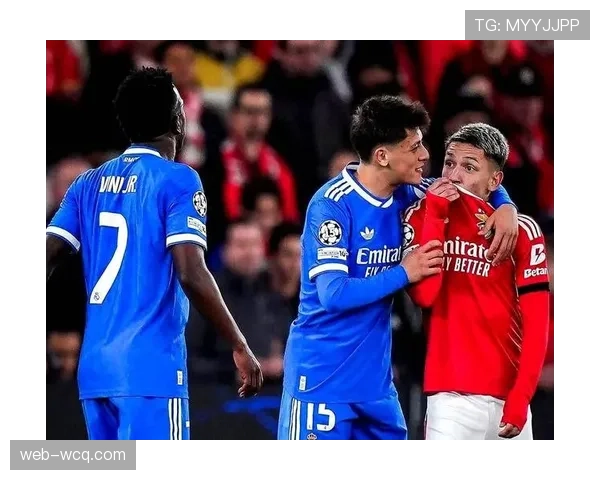 本菲卡球迷与当地警方发生冲突，欧足联将审查赛场外安全事件